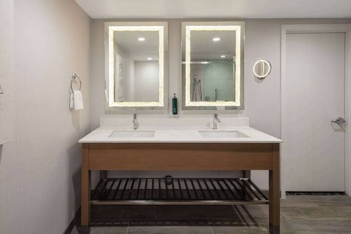 Room 15 of 42